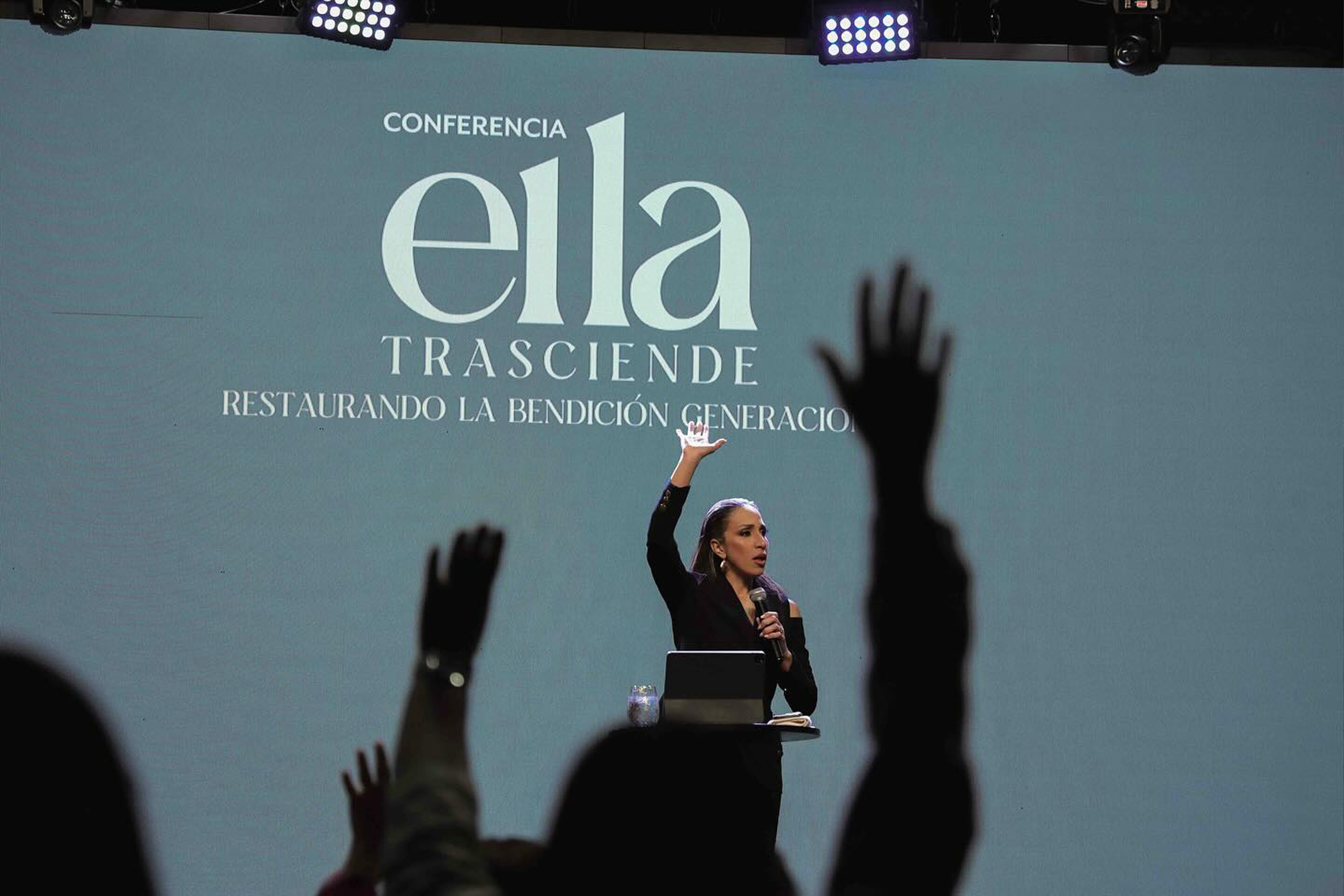 Conferencia Ella Trasciende