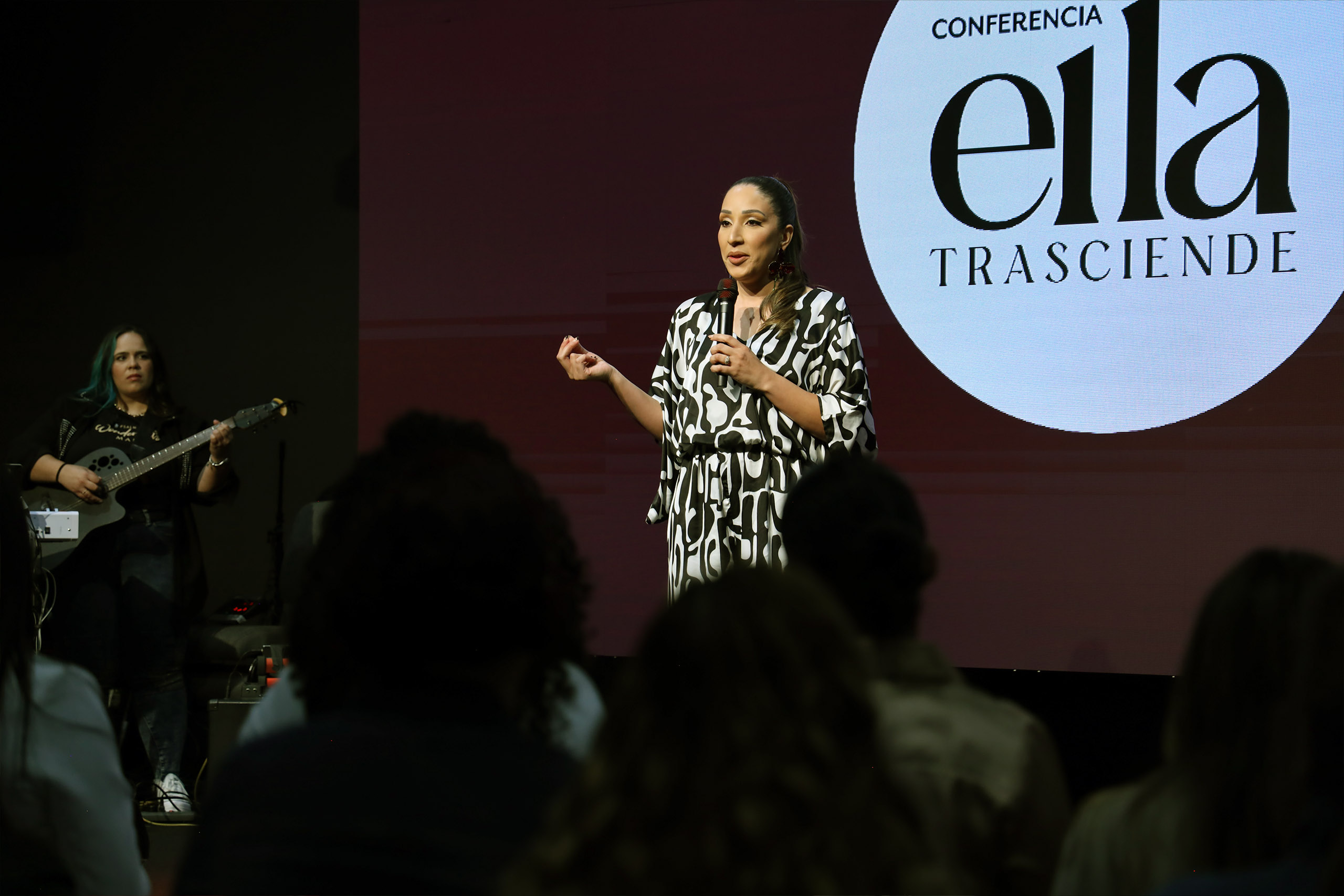 ella-trasciende-pastora-crystal-cruz