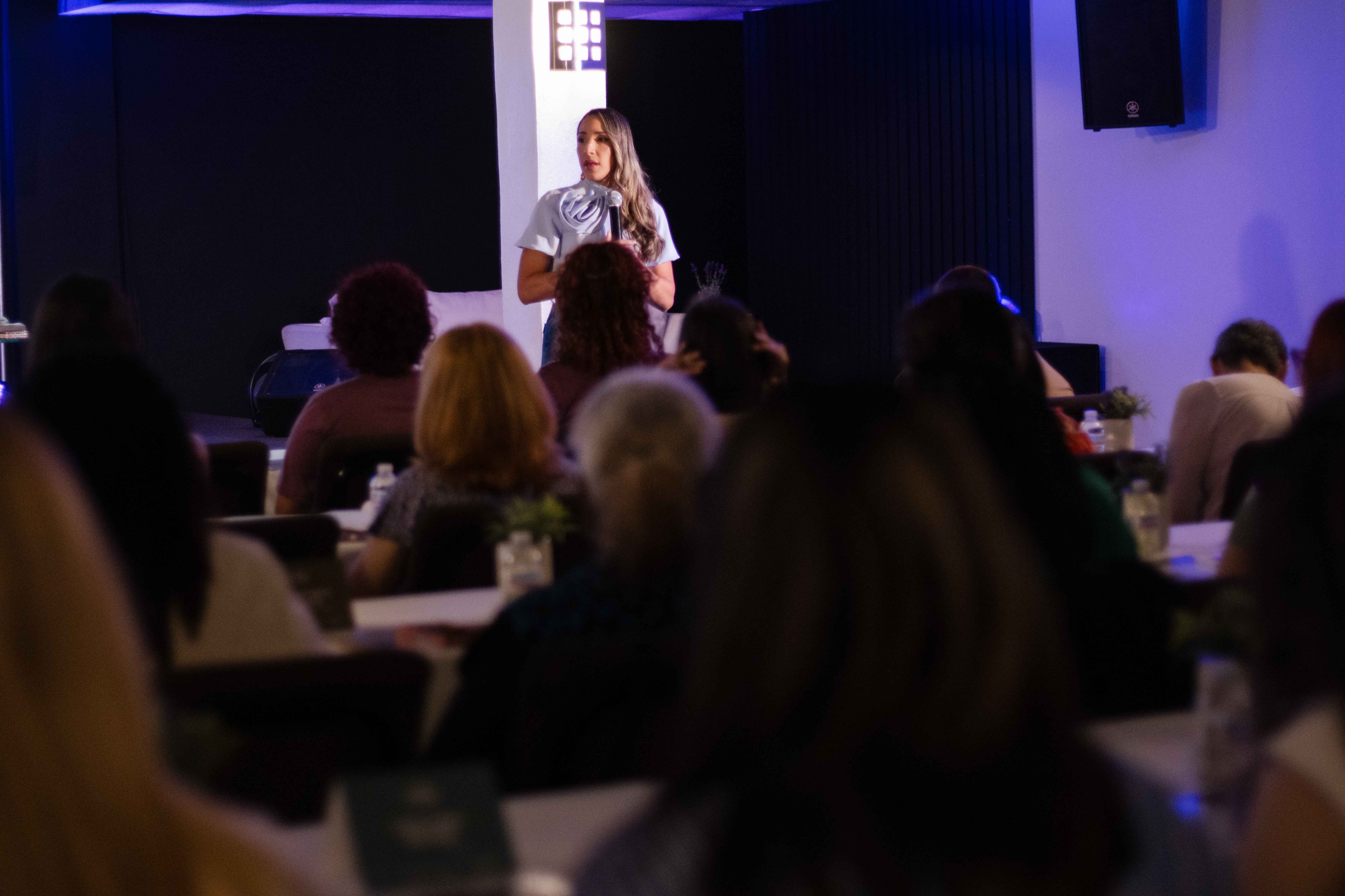 workshop-venciendo-limitaciones-ella-trasciende-pastora-crystal